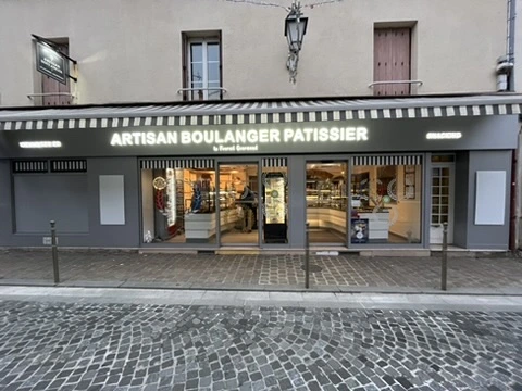 Façade de boulangerie, adhésif Avery et enseigne LED